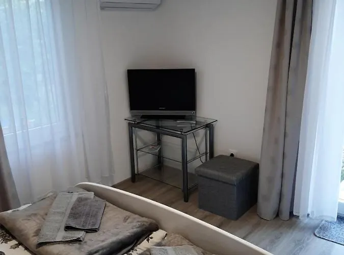 Lisa Vendeghaz Apartamento